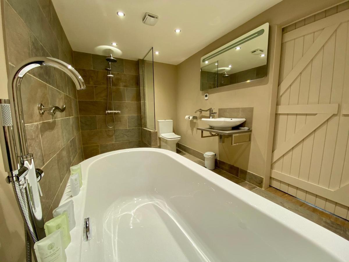 Hotel The Lion At West Pennard Exterior foto Bathroom