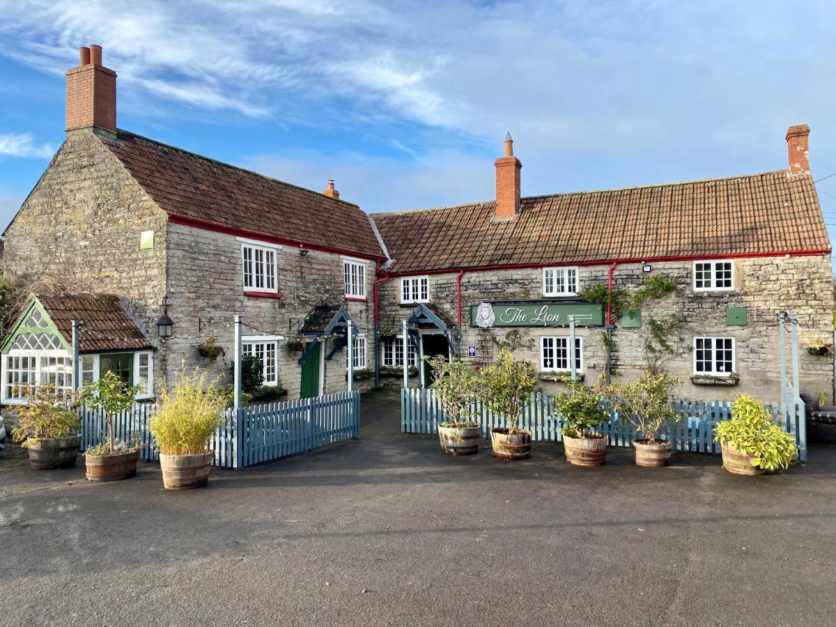 Hotel The Lion At West Pennard Exterior foto The Old Red Lion