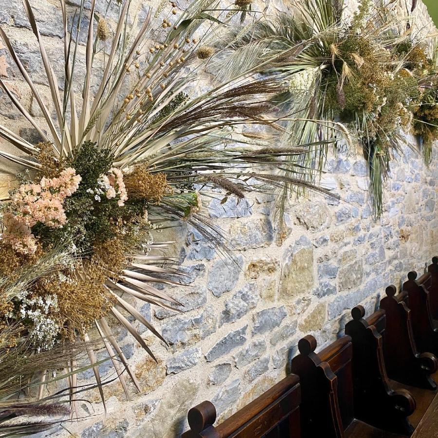 Hotel The Lion At West Pennard Exterior foto The 2019 Academy Awards