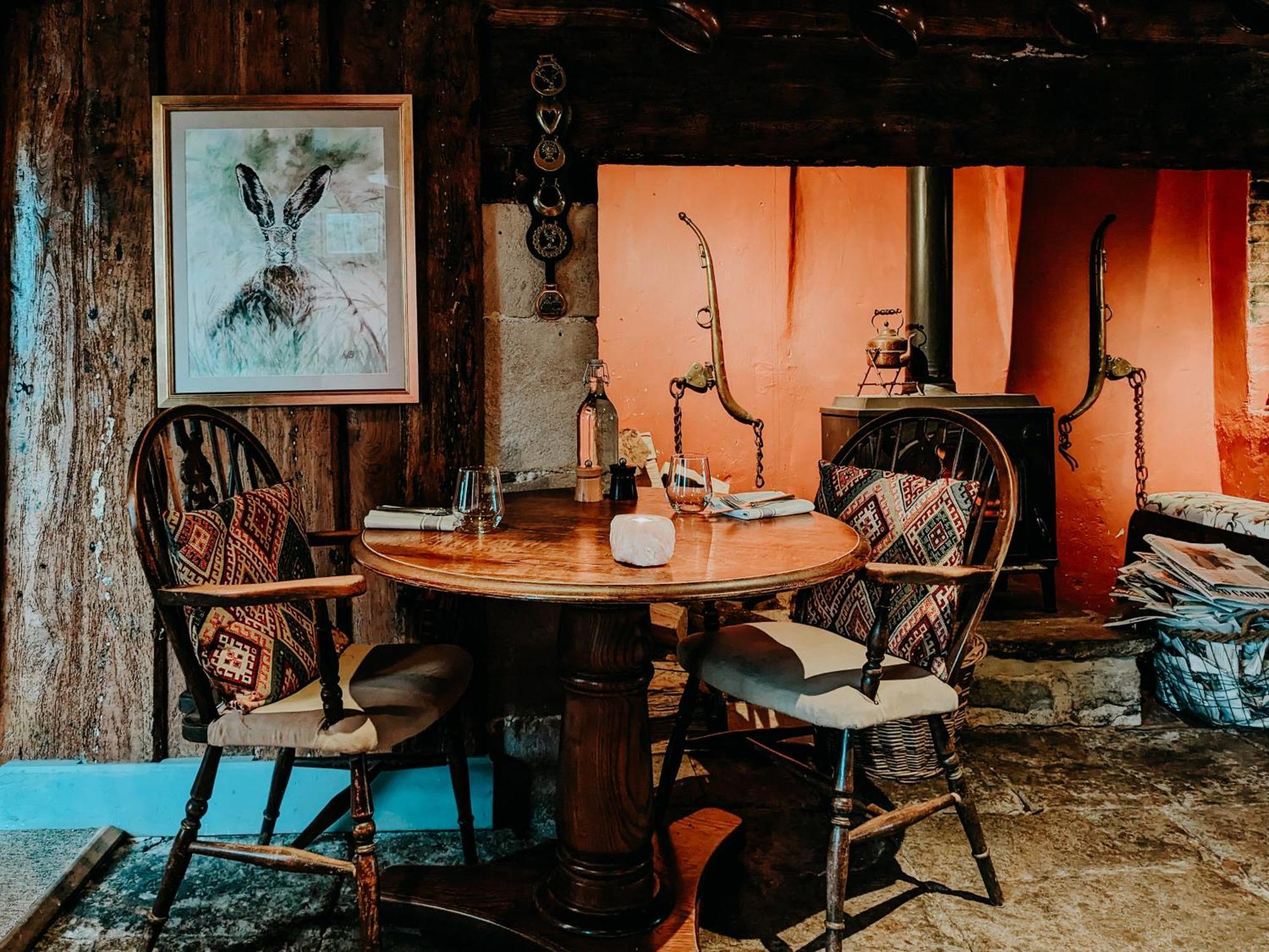 Hotel The Lion At West Pennard Exterior foto The interior of the restaurant