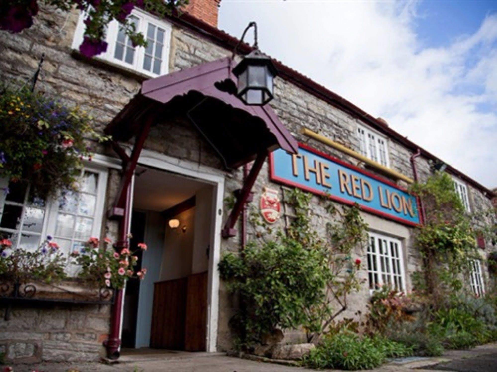 Hotel The Lion At West Pennard Exterior foto The Red Lion
